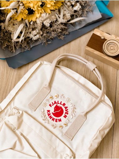 超人氣!!~奶油白色 Fjallraven Kanken –  Light Oak / Dazzling Jasmine Classic Size